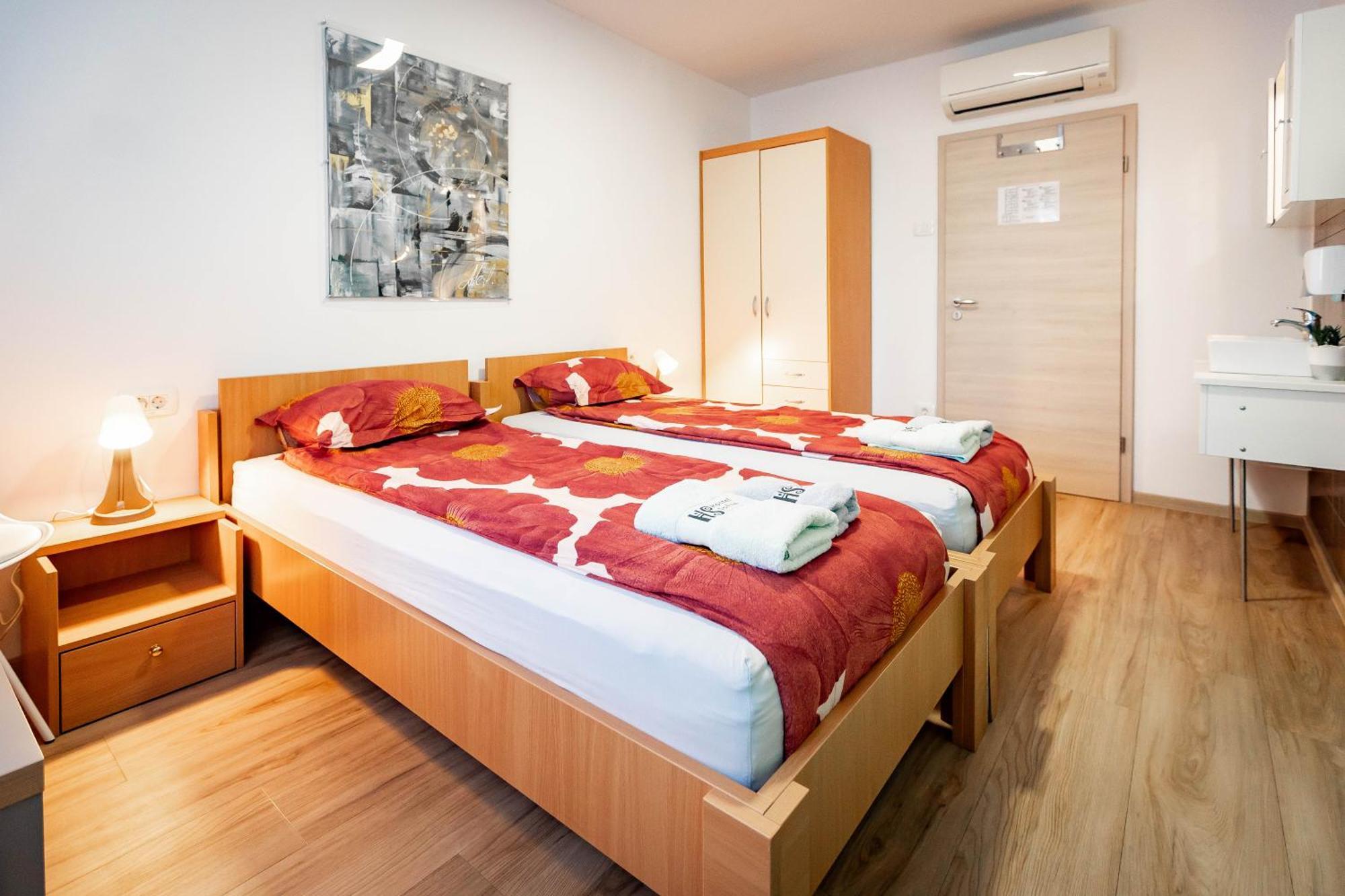 Hostel Soline Portorož Buitenkant foto