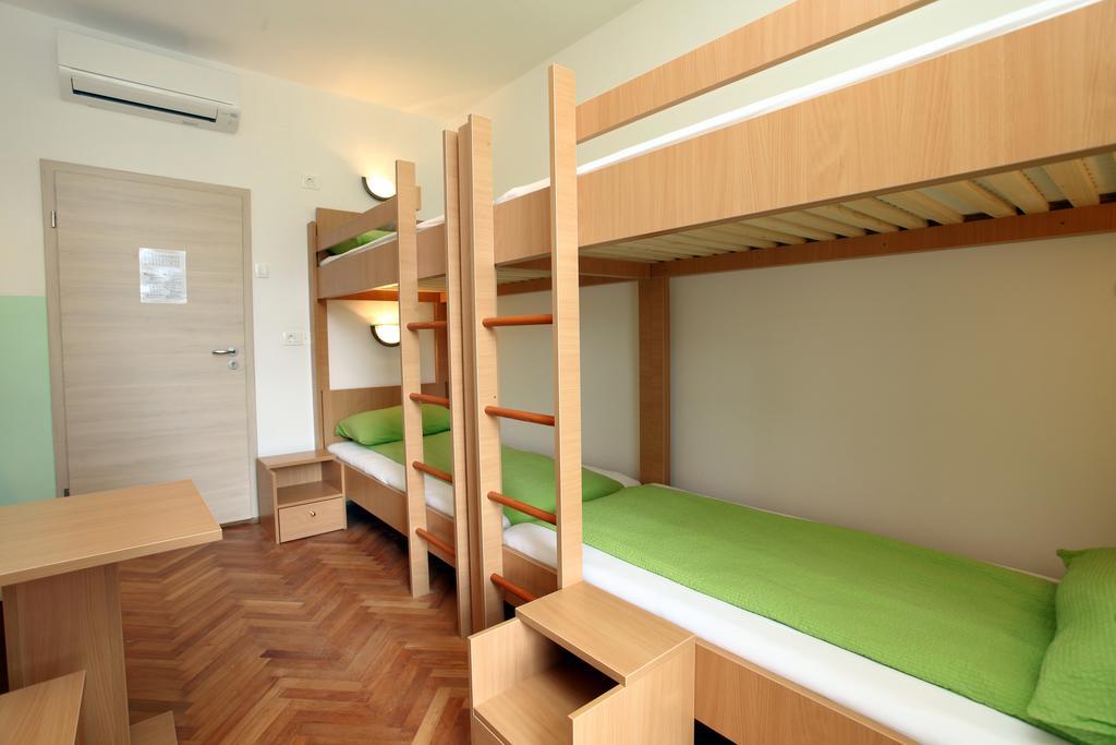 Hostel Soline Portorož Buitenkant foto